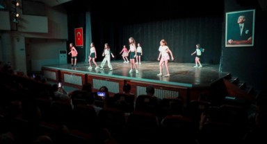 Karşıyaka’da tiyatro kurslarına renkli final