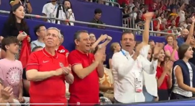 Özgür Özel, Ekrem İmamoğlu ve Mansur Yavaş, Paris 2024'te A Milli Kadın Voleybol Takımı'nı izliyor