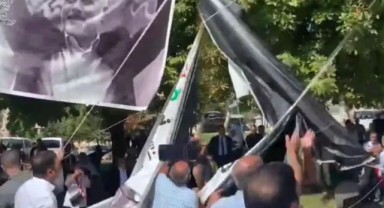 Skandal! 30 Ağustos töreninde Haniye posteri açtılar, vatandaşlar indirdi