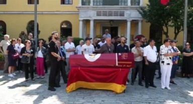 Usta oyuncu Aydemir Akbaş son yolculuğuna uğurlandı