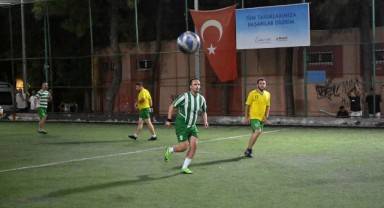Başkan Eşki gençlerle sahada buluştu