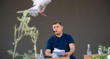 Başkan Tugay’dan 1 Eylül Dünya Barış Günü’nde anlamlı şiir