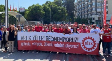 DİSK, İzmir’de sokağa indi: Çekin elinizi soframızdan