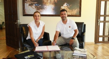İlham Veren Kentin çocuklarını tenis ile tanıştıracak protokol imzalandı