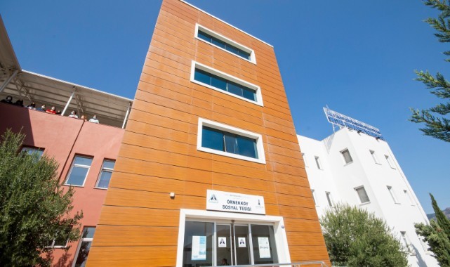 İzmir Büyükşehir Belediyesi üniversitelilerin barınma ücretlerine zam yapmadı