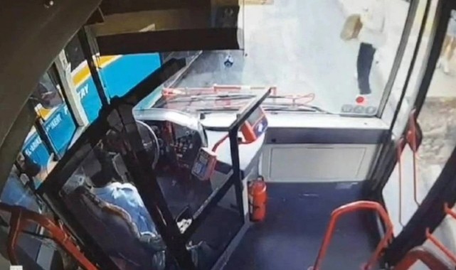 İzmir'de Dolmuş Şoföründen ESHOT'un Kadın Şoförüne Saldırı!