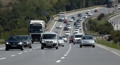 İzmir'de trafiğe kayıtlı araç sayısı 1 milyon 902 bin 456 oldu