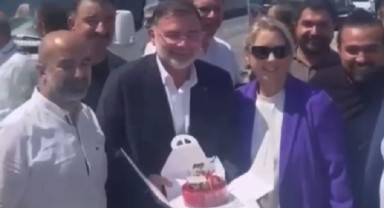 İzmir'in balıkları bahane... Doğum günü şahane...