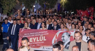İzmir kurtuluşun 102’nci yıl dönümünde tek ses