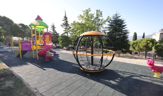 Konak’ın parkları yenileniyor