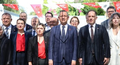 CHP MYK'nin gündeminde Erdoğan'ın ayakta karşılanması vardı