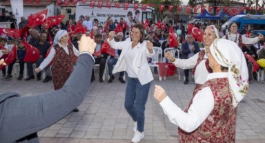 Foça’da coşkulu kutlama: Yaşasın Cumhuriyet