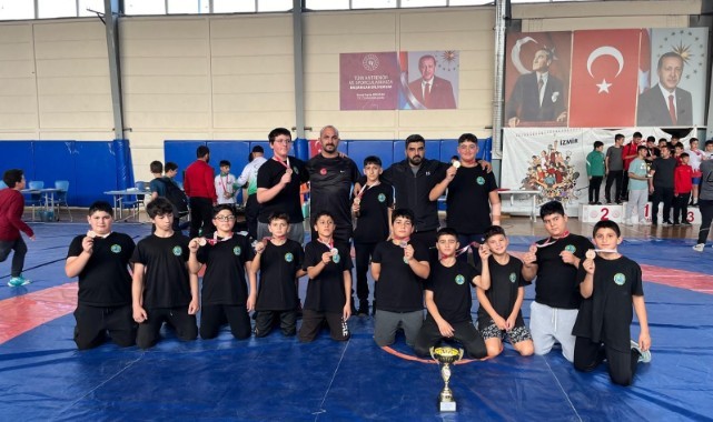 Güreşte Menemen damgası