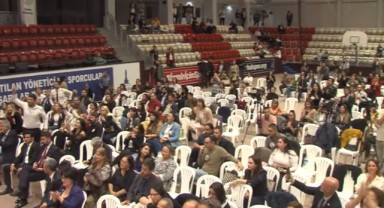 İzmir Barosu Genel Kurulu’na PKK sloganları sebebiyle ara verildi!