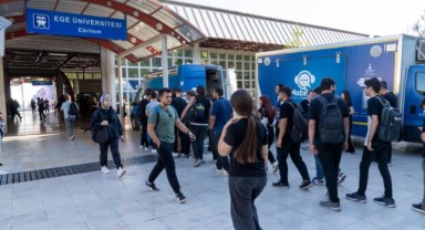 İzmir Büyükşehir Belediyesi üniversitelilere ücretsiz sıcak yemek dağıtıyor