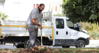 Narlıdere’de Parklarda Temizlik Seferberliği