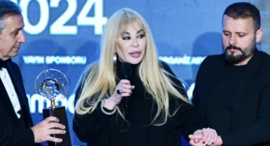 Zerrin Özer'den kahreden haber: Ünlü şarkıcının beyin damarlarında daralma var