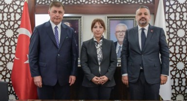 Başkan Tugay’dan İYİ Parti’ye ziyaret: “Dayanışma içinde olalım”