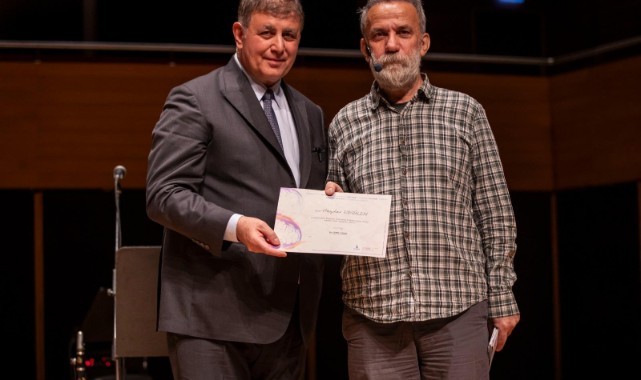 Başkan Tugay Edebiyat Festivali’ni şiirle açtı
