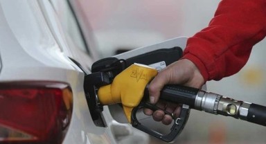 Benzine gece yarısı zam geldi!