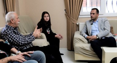Bornova’da Başkan Eşki’den samimi ev ziyareti