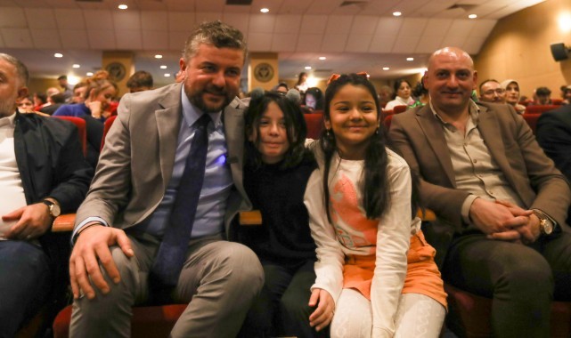 Buca Belediyesi diyabetli çocuklara ölçüm sensörlerini dağıttı