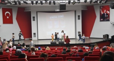 Büyükşehir Çocuklar ve Yetişkinlere Sinema Keyfi Yaşattı!