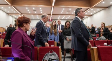 Büyükşehir meclisinde kadınlardan Aydemir protestosu