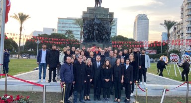 CHP İzmir Sabahın İlk Işıklarında Atasının Huzurunda