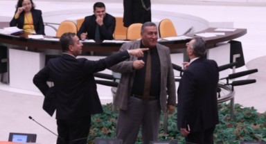 CHP ve AKP arasında 'teğmenler' tartışması