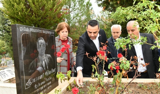 Çiğli Belediyesi Önceki Dönem Belediye Başkanı Ensari Bulut, mezarı başında anıldı
