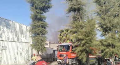 İzmir'de korkutan yangın! Kısa sürede büyüdü