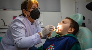 Karşıyakalı miniklere ağız ve diş sağlığı taraması