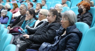 Yaşlı hakları Konak’ta masaya yatırıldı