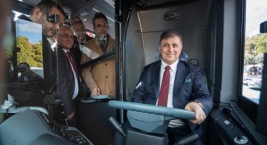 Başkan Tugay, 80 milyon Euro’luk kredi için ilk imzayı attı