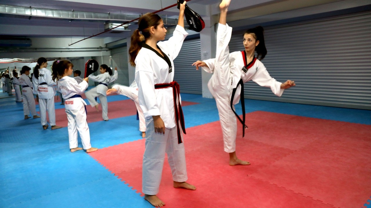 Bayraklı’da kış spor okullarına yoğun ilgi