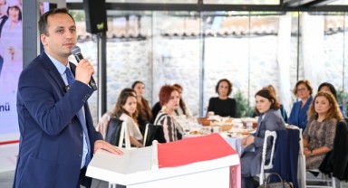 Bornova’da 5 Aralık kutlaması