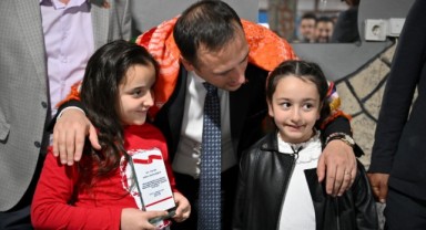 Bornova’da muhtarlardan Başkan Eşki’ye teşekkür plaketi