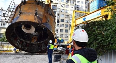Dev makinenin kalan parçaları da taşınıyor