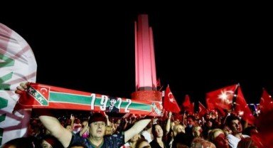 En güzel şarkılar Karşıyaka için söylenecek!