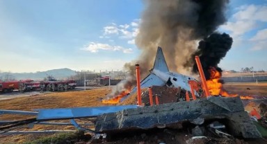 Güney Kore'de Korkunç Kaza! Uçak İnişteyken Alev Alev Yandı: 122 Kişi Öldü, Sadece 2 Kişi Kurtuldu