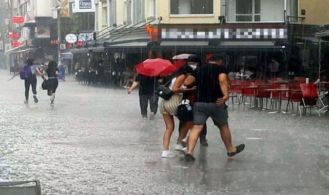 İzmirliler dikkat: Kuvvetli sağanak uyarısı!