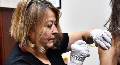 Kadınlar, ilk doz aşılarını yaptırdı
