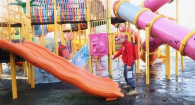 Menderes’te Parklar Dezenfekte Edildi