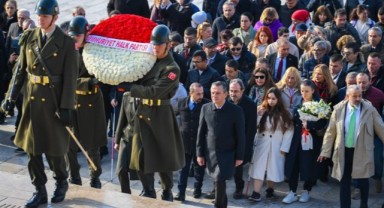 Özel, engellilerle Anıtkabir’e gitti: Fırsat eşitliği vurgusu yaptı