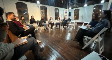 Genç İzmir Kitap Kulübü kapılarını açtı