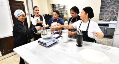 İşaret diliyle pasta yapıyorlar