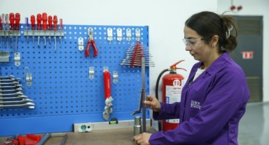 İstihdamın her alanında kadın gücü: Konaklı kadın CNC operatörleri geliyor