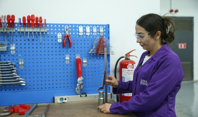 İstihdamın her alanında kadın gücü: Konaklı kadın CNC operatörleri geliyor