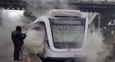 İzmir Metro'da yangın çıktı! Yolcular tahliye edildi